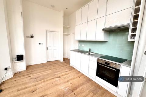 1 bedroom flat to rent, Tetherdown, London, N10