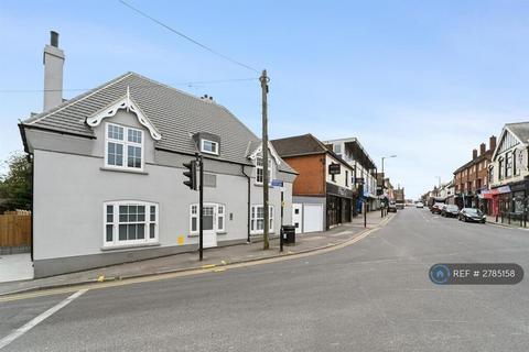 2 bedroom flat to rent, High St, Billericay, CM12