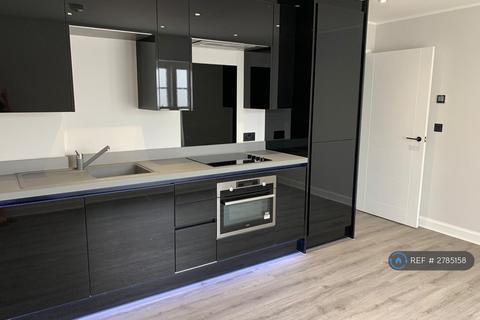 2 bedroom flat to rent, High St, Billericay, CM12