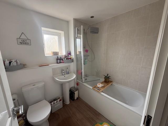 Bathroom 1.jpg