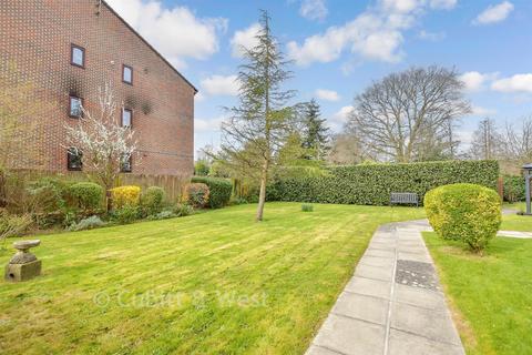 1 bedroom ground floor flat for sale, Brighton Road, Crawley, West Sussex