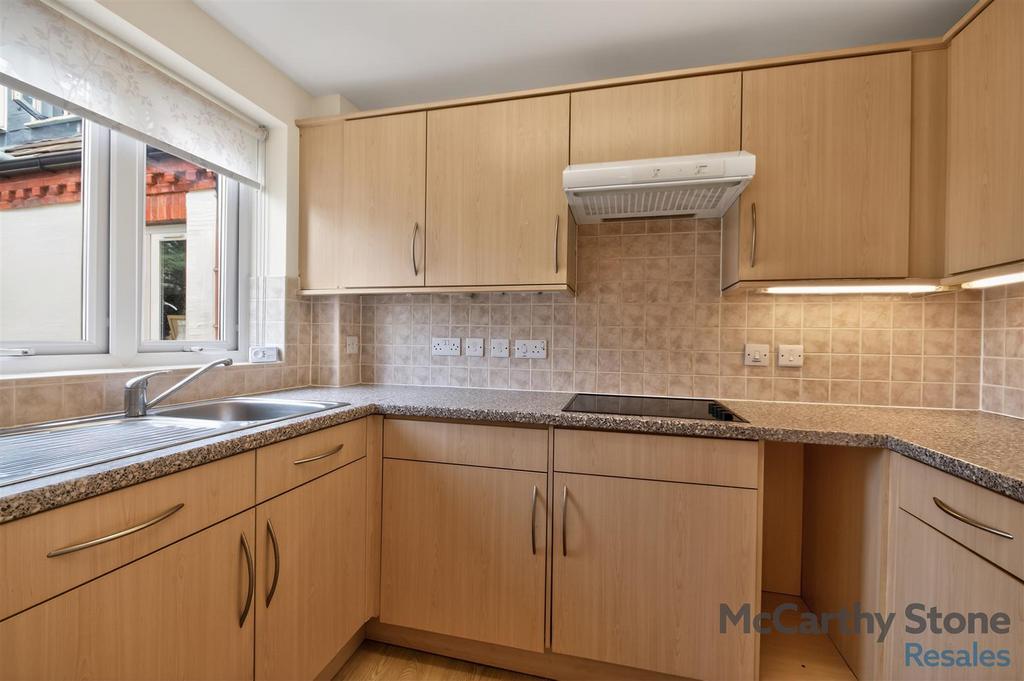 8683110-interior06.jpg