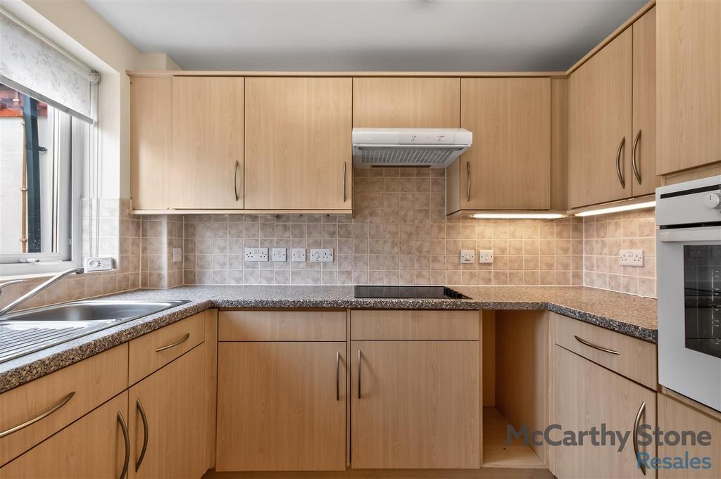 8683110-interior04.jpg