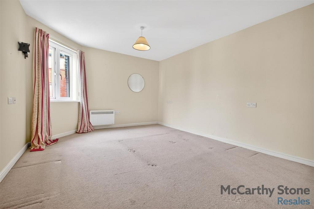 8683110-interior02.jpg