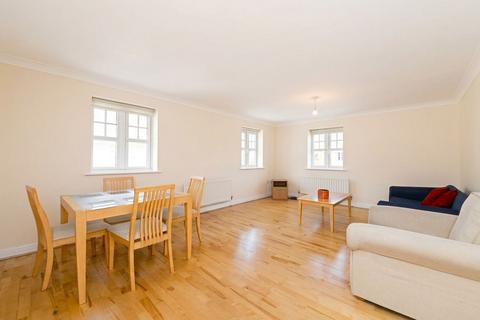 2 bedroom flat for sale, Woodberry Close, London, NW7