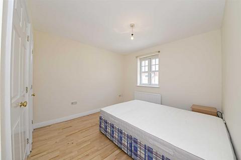 2 bedroom flat for sale, Woodberry Close, London, NW7