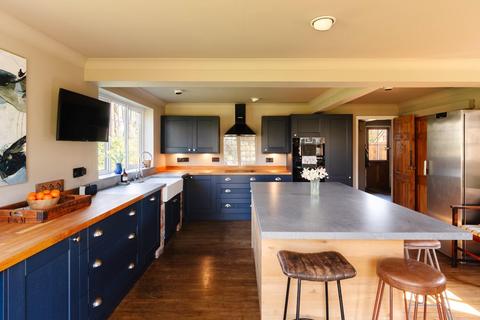 4 bedroom cottage for sale, Colchester Road, Ardleigh
