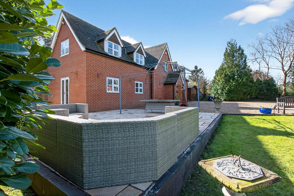 6 bedroom detached house for sale