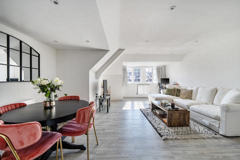 1 bedroom flat for sale, Albright Gardens, Walton On Thames, Surrey, KT12