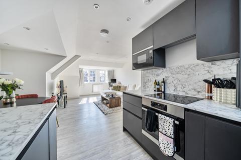 1 bedroom flat for sale, Albright Gardens, Walton On Thames, Surrey, KT12