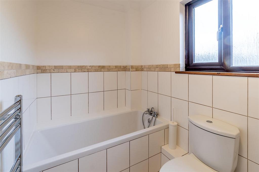 Bathroom 1.jpg