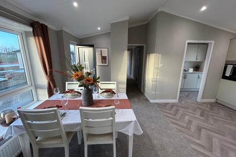 2 bedroom park home for sale, Canvey Island, Essex, SS8