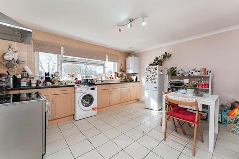 Flat - Hazelwood Close, Cambridge, Cambridgeshire, CB4
