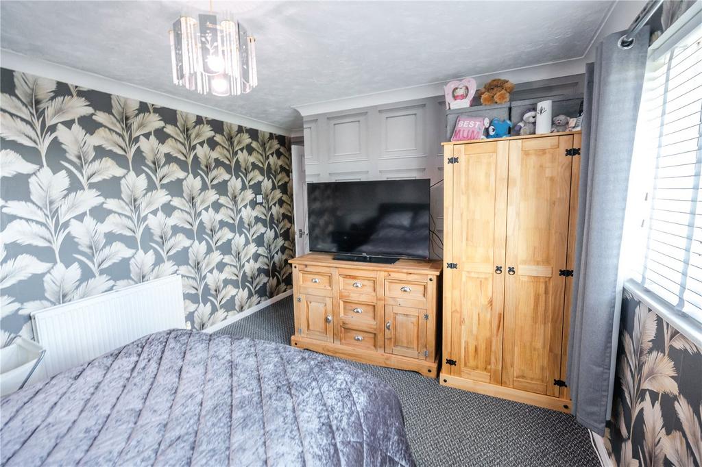 Bedroom 2 (2)