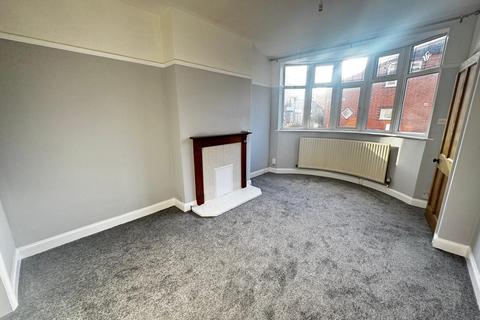 2 bedroom townhouse to rent, Richmond Close,  Leicester, LE2