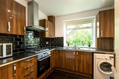 3 bedroom flat to rent, Grice Court, London