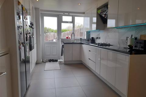 3 bedroom terraced house to rent, High Street, Slough SL3