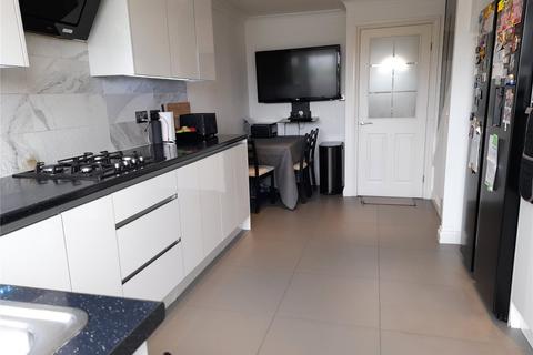 3 bedroom terraced house to rent, High Street, Slough SL3