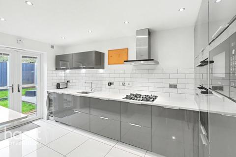 4 bedroom detached house for sale, Kensington Gardens, Carlton