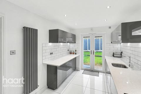 4 bedroom detached house for sale, Kensington Gardens, Carlton