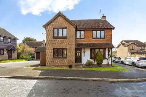 4 bedroom detached house for sale, Hawthorn Close, Burgess Hill