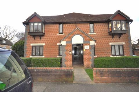 Studio to rent, Swan Drive, London NW9