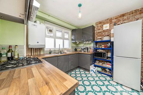 2 bedroom flat for sale, Amhurst Road, London E8