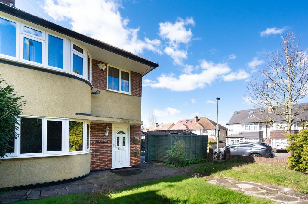 Detached house exterior, garden