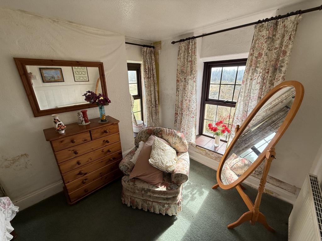Front Bedroom 4