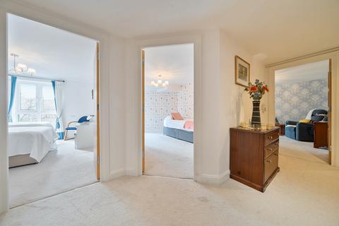 2 bedroom flat for sale, Reading Road, Henley-On-Thames, RG9