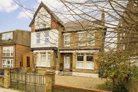 3 bedroom flat for sale, Hamilton Road, London W5