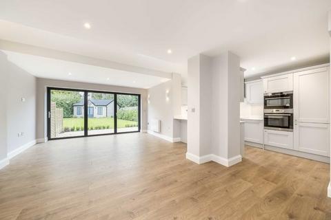 2 bedroom flat to rent, Charlton Avenue, Walton-On-Thames KT12
