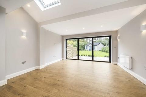 2 bedroom flat to rent, Charlton Avenue, Walton-On-Thames KT12