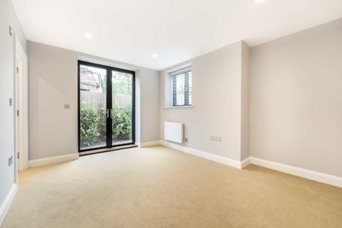 2 bedroom flat to rent, Charlton Avenue, Walton-On-Thames KT12