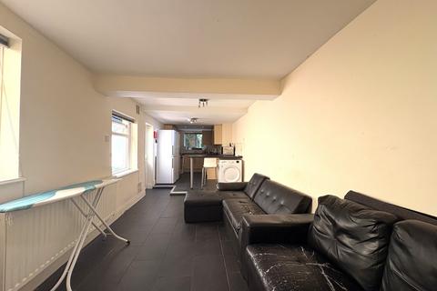 1 bedroom in a house share to rent, Coburn street, Cardiff CF24