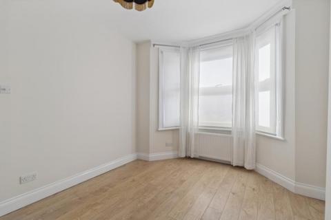 2 bedroom end of terrace house to rent, Stanley Road, Harrow