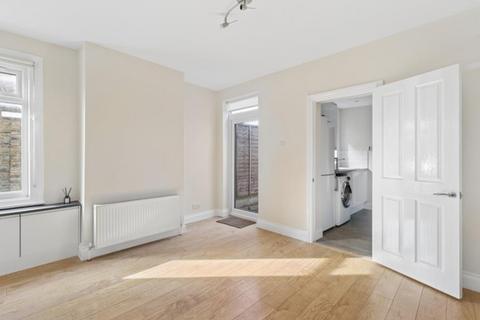 2 bedroom end of terrace house to rent, Stanley Road, Harrow