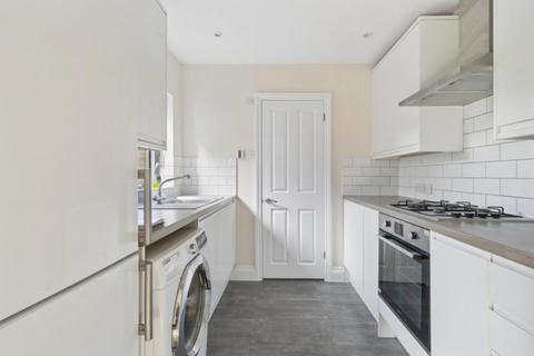 2 bedroom end of terrace house to rent, Stanley Road, Harrow