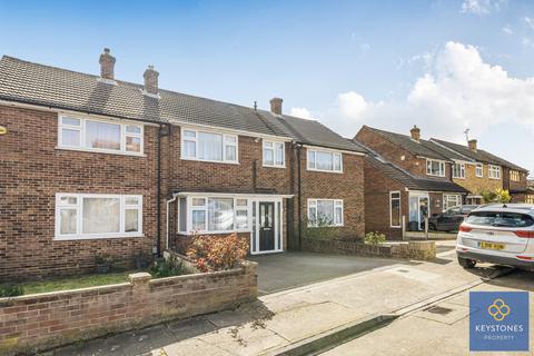Hale End, Romford, RM3