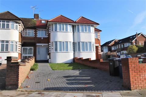 4 bedroom terraced house to rent, Hampden Way, Southgate N14