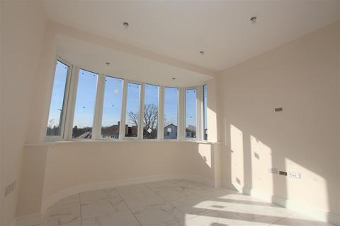 4 bedroom terraced house to rent, Hampden Way, Southgate N14