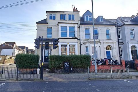 Studio to rent, Belmont Road, South Tottenham N15