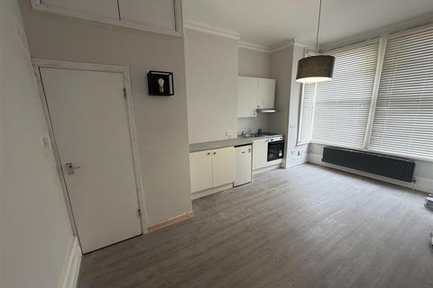 Studio to rent, Belmont Road, South Tottenham N15