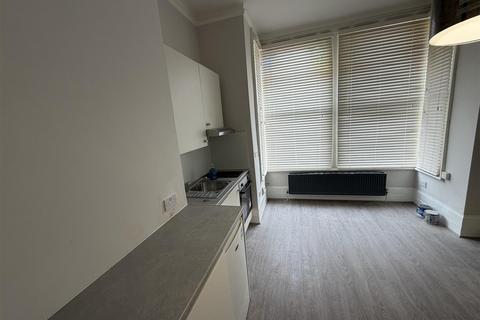 Studio to rent, Belmont Road, South Tottenham N15