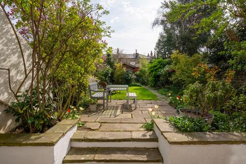 undefined, Richmond Road, London E8