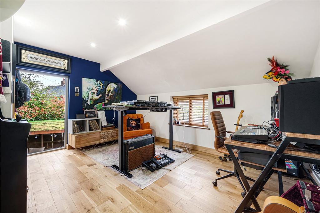 Bedroom / Studio