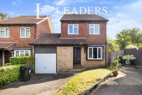 3 bedroom house to rent, Torridon Close, Woking, GU21
