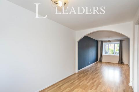 3 bedroom house to rent, Torridon Close, Woking, GU21