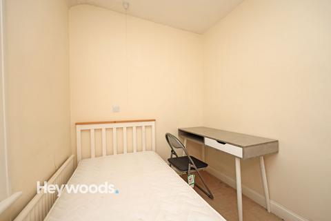 3 bedroom terraced house to rent, Wesley Place, Newcastle, ST5