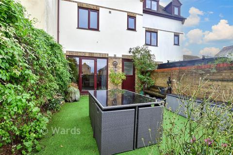 4 bedroom terraced house for sale, Peter Street, Deal CT14